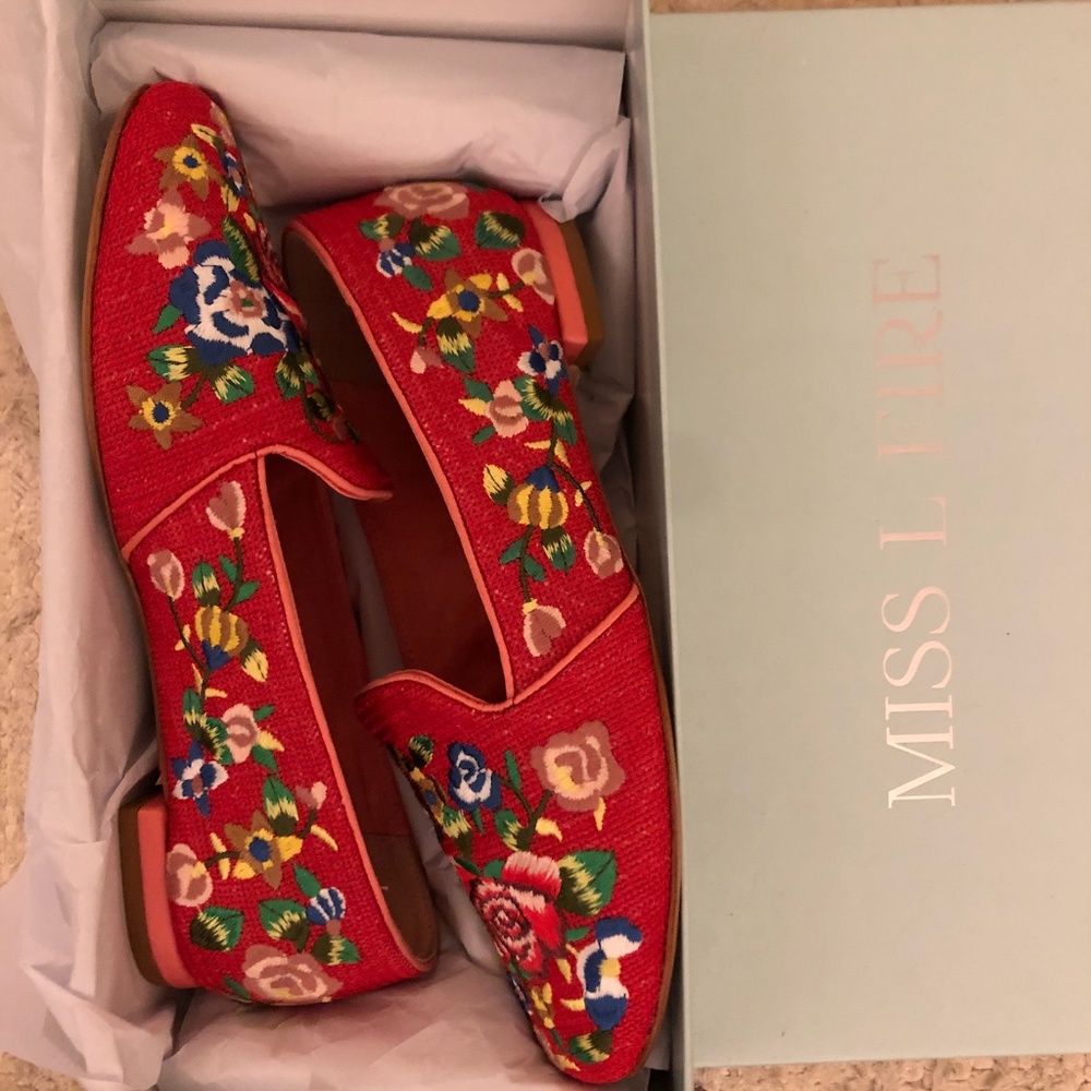RARE Exquisite new Miss L Fire hand needled Lincoln Red Needlepoint leather 36